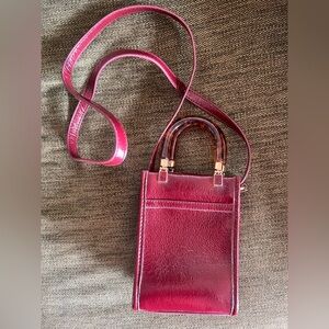 Elegant Burgundy Handbag with Faux Tortoise Handle